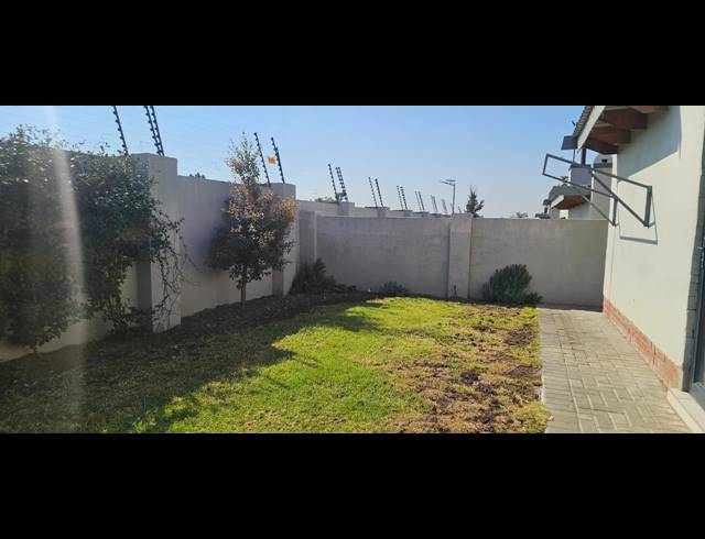 3 BEDROOM TOWNHOUSE FOR SALE IN WATERKLOOF AH
